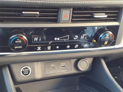 Used 2023 Nissan Rogue SV image 19