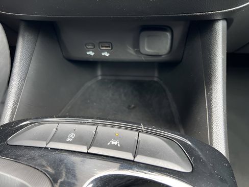 Used 2025 Buick Envista Sport Touring image 14