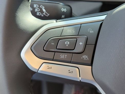 New 2026 Volkswagen Taos SE FWD image 23