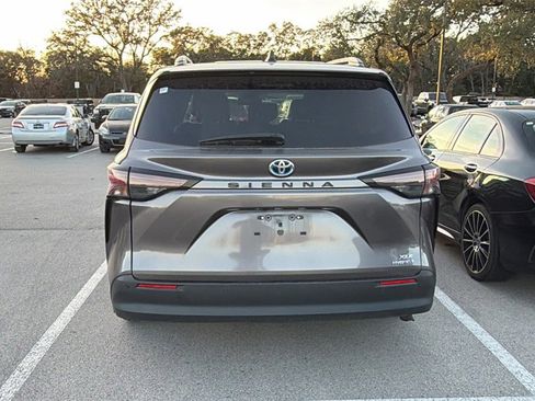 Used 2024 Toyota Sienna XLE image 6