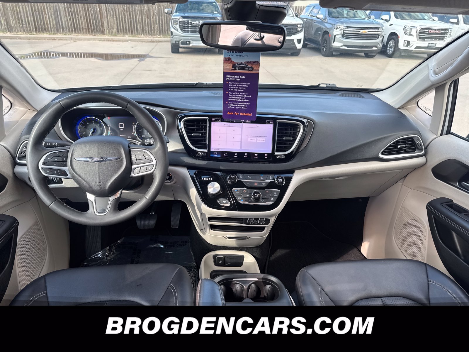 Used 2024 Chrysler Pacifica Touring-L FWD image 9
