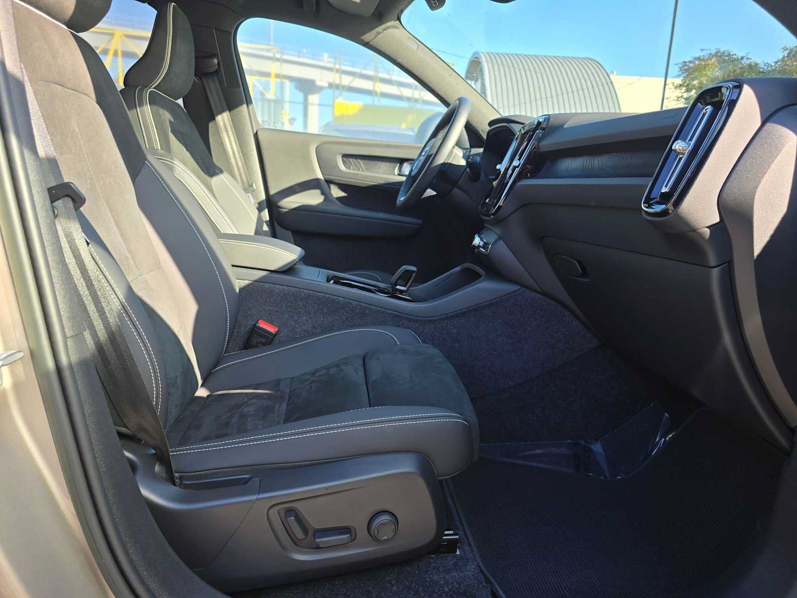 Certified 2023 Volvo XC40 Recharge Ultimate AWD/4WD image 11
