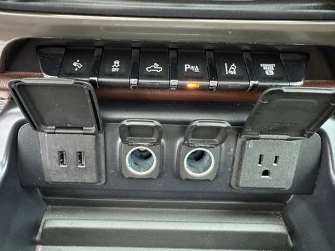 Used 2016 Chevrolet Silverado 3500 High Country w/ Duramax Plus Package image 17