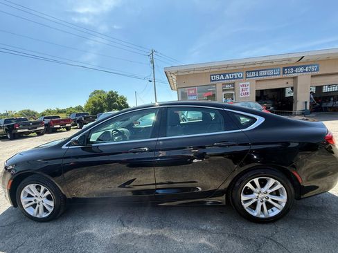 Used 2015 Chrysler 200 Limited w/ Convenience Group image 3