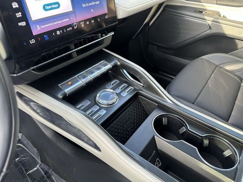 Certified 2024 Lincoln Nautilus Premier image 15