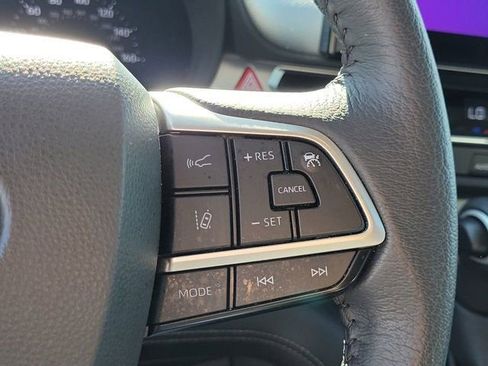 Used 2025 Toyota Sienna XLE image 32