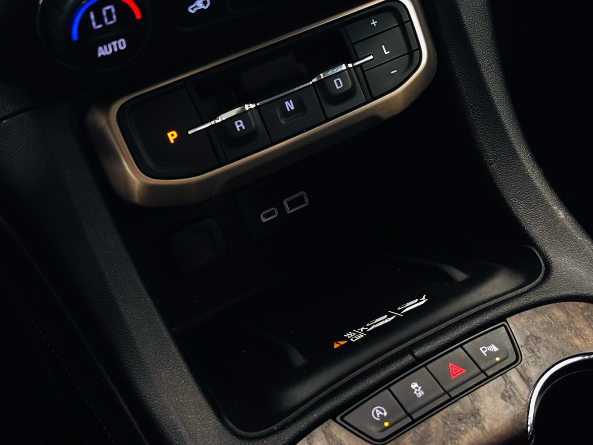 Used 2020 GMC Acadia Denali w/ Technology Package AWD/4WD image 61