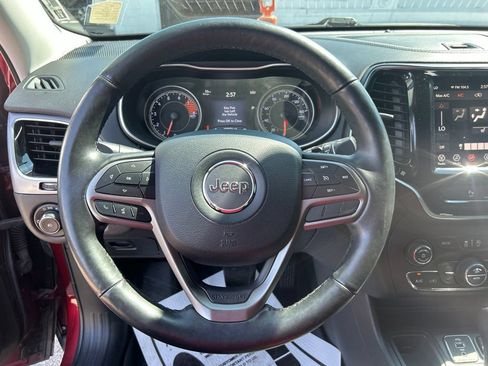 Used 2019 Jeep Cherokee Limited FWD image 19