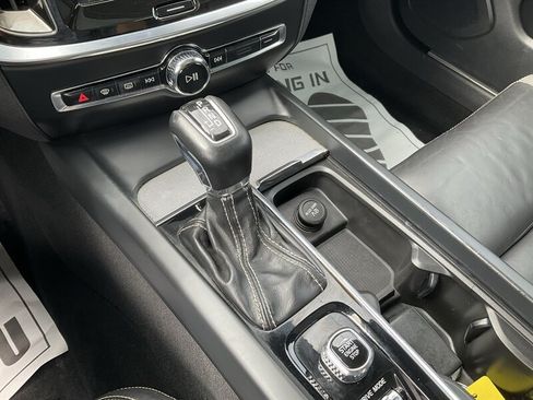 Used 2019 Volvo S60 T6 R-Design AWD/4WD image 29