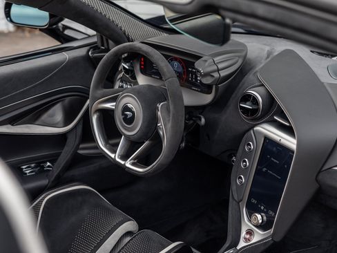 Used 2024 McLaren 750S Spider RWD image 38