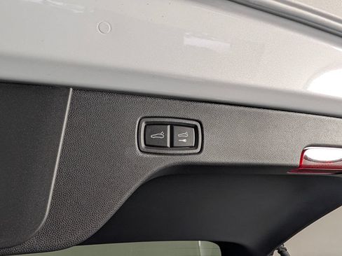 New 2026 Porsche Macan Electric RWD image 19