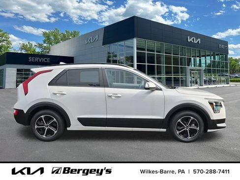 Certified 2025 Kia Niro EX w/ EX Cold Weather Package FWD image 5