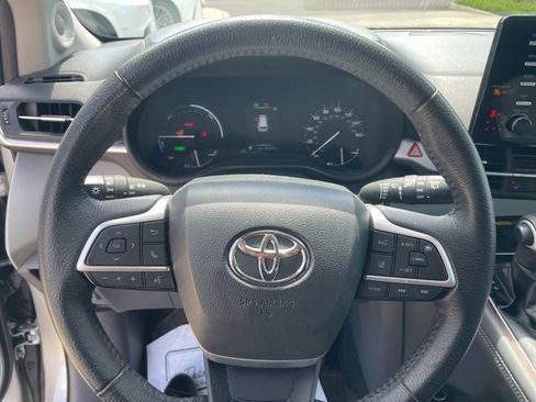 Used 2021 Toyota Sienna XLE w/ XLE Plus Package AWD/4WD image 17