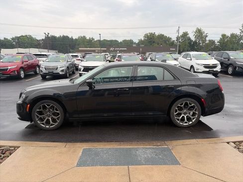 Used 2018 Chrysler 300 Touring w/ Sport Appearance Package RWD image 6