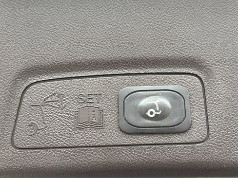 Used 2019 Lincoln MKC Premiere image 22