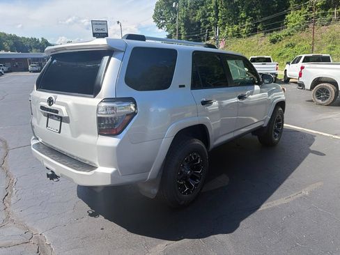 Used 2021 Toyota 4Runner SR5 AWD/4WD image 3
