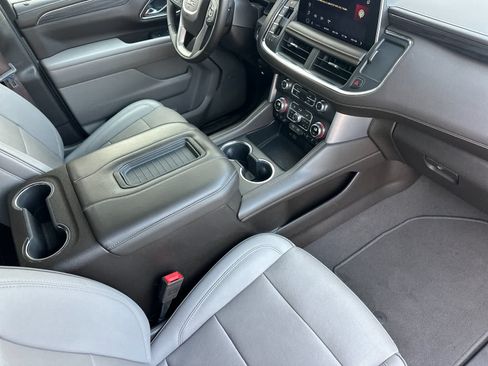 Used 2024 GMC Yukon SLT AWD/4WD image 17