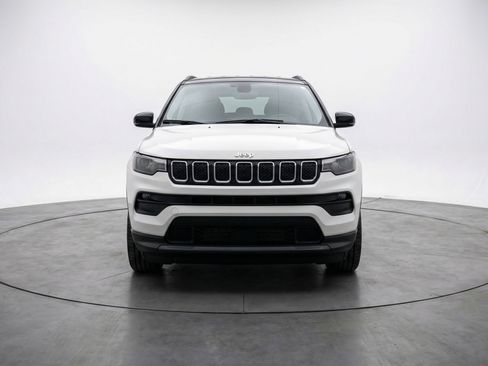 Used 2025 Jeep Compass Limited AWD/4WD image 2