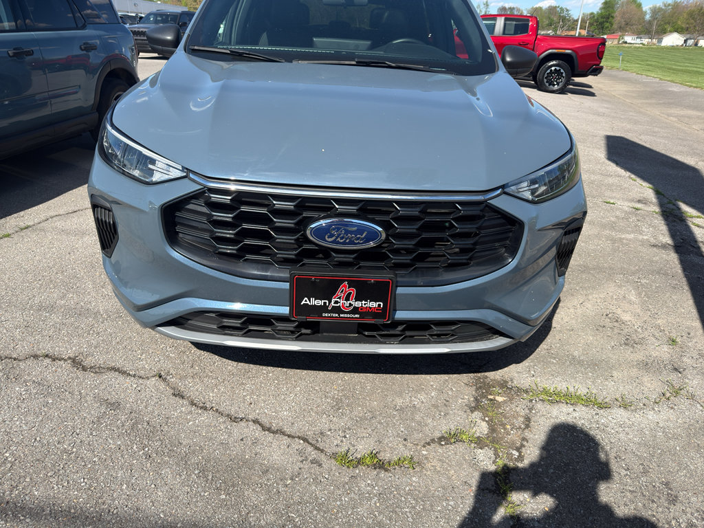 Used 2023 Ford Escape ST-Line w/ Tech Pack #1 FWD image 4