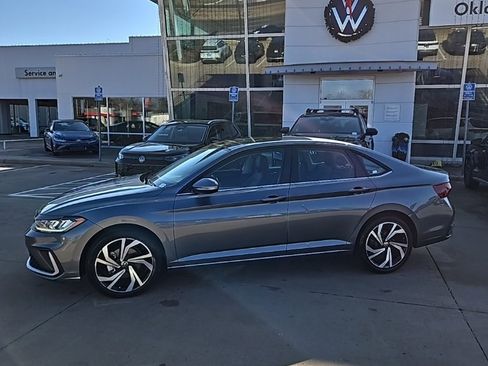 Used 2025 Volkswagen Jetta SEL image 8