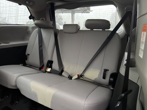 Used 2016 Toyota Sienna Limited image 14