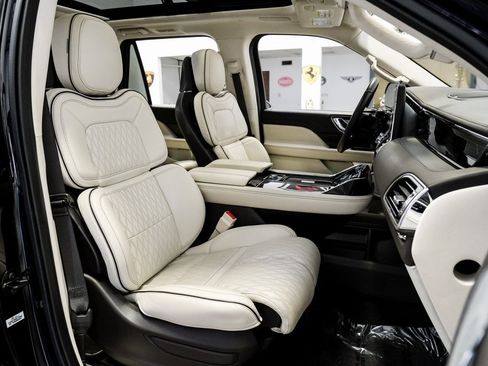 Used 2023 Lincoln Navigator Black Label image 32