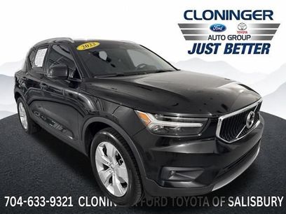Used 2022 Volvo XC40 T5 Momentum