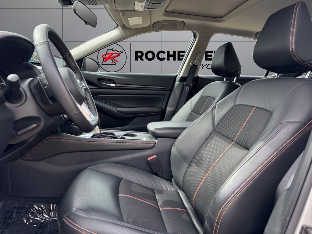 Used 2021 Nissan Altima 2.5 SR w/ SR Premium Package FWD image 10