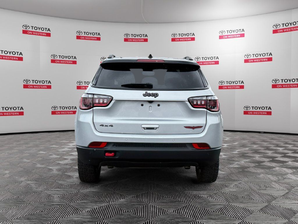 Used 2024 Jeep Compass Trailhawk AWD/4WD image 4