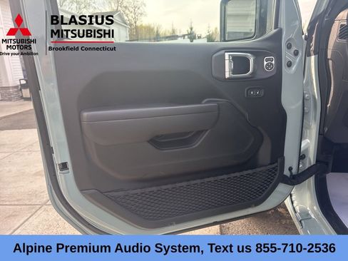 Used 2024 Jeep Wrangler Unlimited w/ Convenience Group AWD/4WD image 23