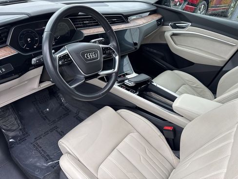 Used 2019 Audi e-tron Prestige w/ Prestige Package image 21