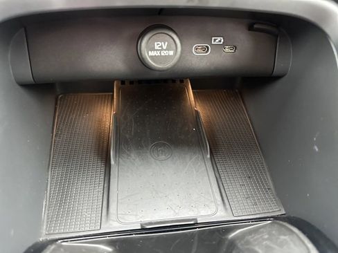 Certified 2025 Volvo XC40 B5 Plus image 30