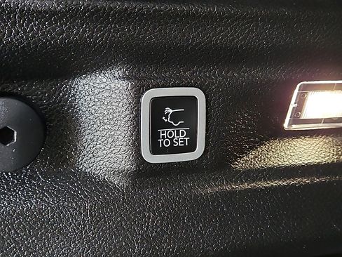 Used 2024 Jeep Grand Cherokee L Altitude image 7