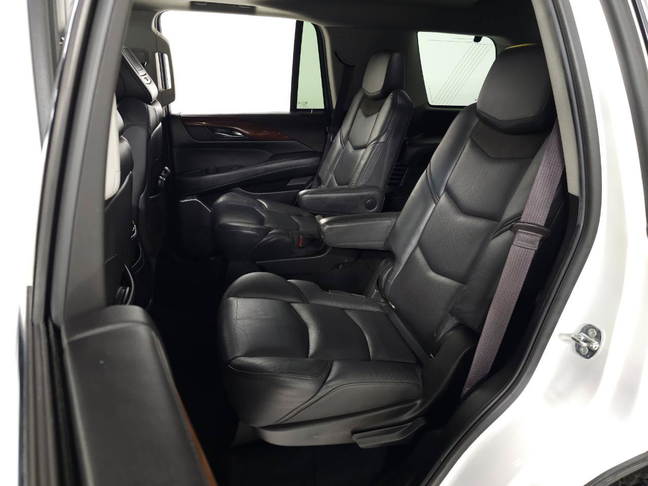 Used 2017 Cadillac Escalade Luxury AWD/4WD image 30