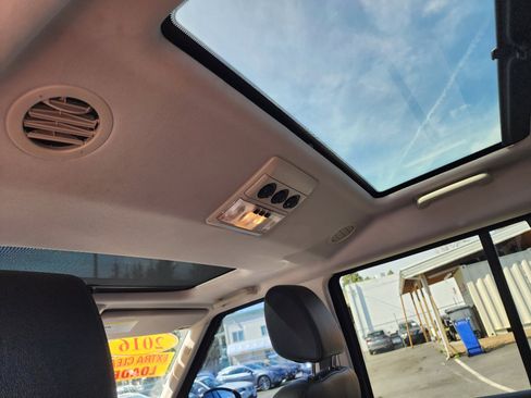 Used 2016 Land Rover LR4 HSE image 24