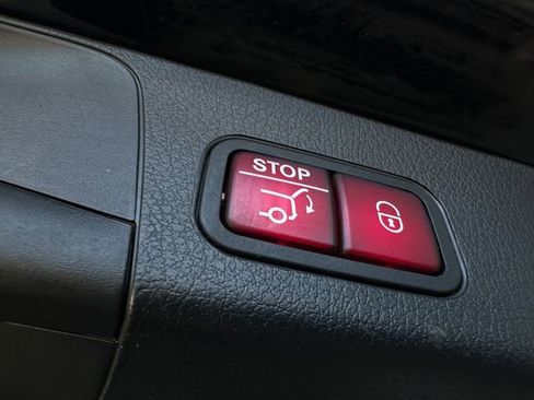 Used 2022 Mercedes-Benz GLB 250 4MATIC image 40