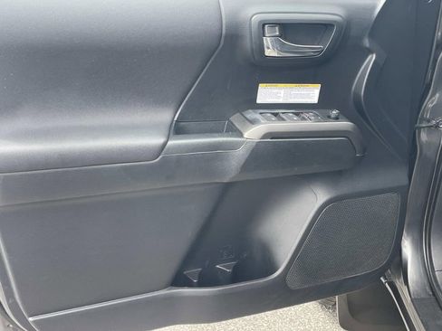 Used 2019 Toyota Tacoma TRD Off-Road w/ Technology Package AWD/4WD image 14