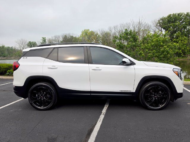 Used 2022 GMC Terrain SLE w/ Driver Convenience Package AWD/4WD image 5