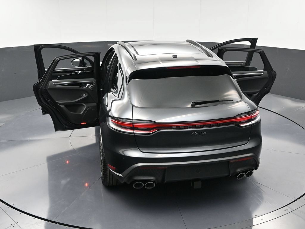 Certified 2026 Porsche Macan AWD/4WD image 35