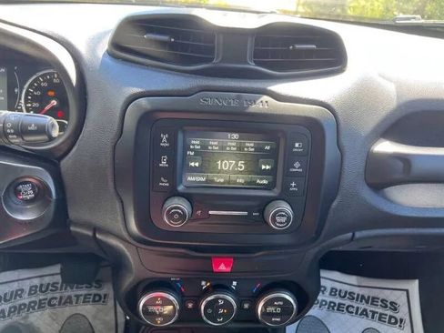 Used 2017 Jeep Renegade Latitude w/ Popular Equipment Group FWD image 16