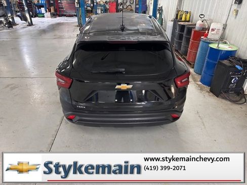 Used 2024 Chevrolet Trax LS w/ LS Convenience Package image 11