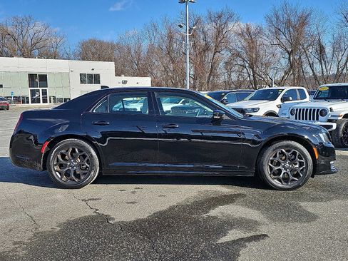 Used 2023 Chrysler 300 Touring L w/ Comfort Group image 7