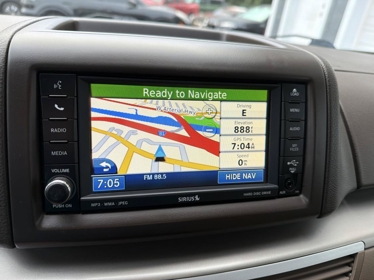 Used 2011 Volkswagen Routan SE FWD image 19