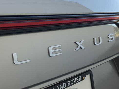 Used 2025 Lexus LX 600 4WD w/ Premium Package image 12