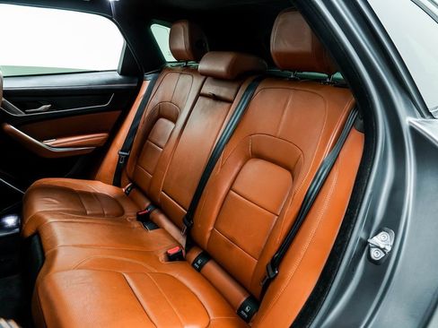 Used 2021 Jaguar F-PACE R-Dynamic S image 42