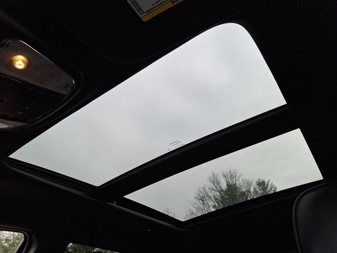 Used 2017 Jeep Grand Cherokee Overland image 16