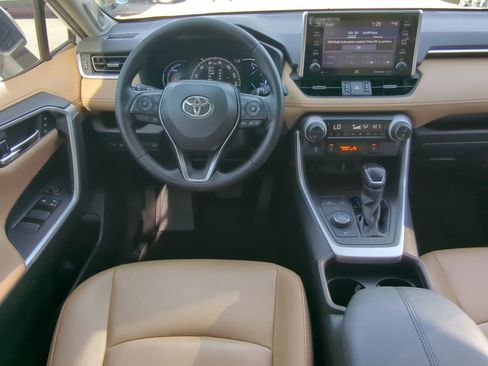Used 2020 Toyota RAV4 Limited image 14