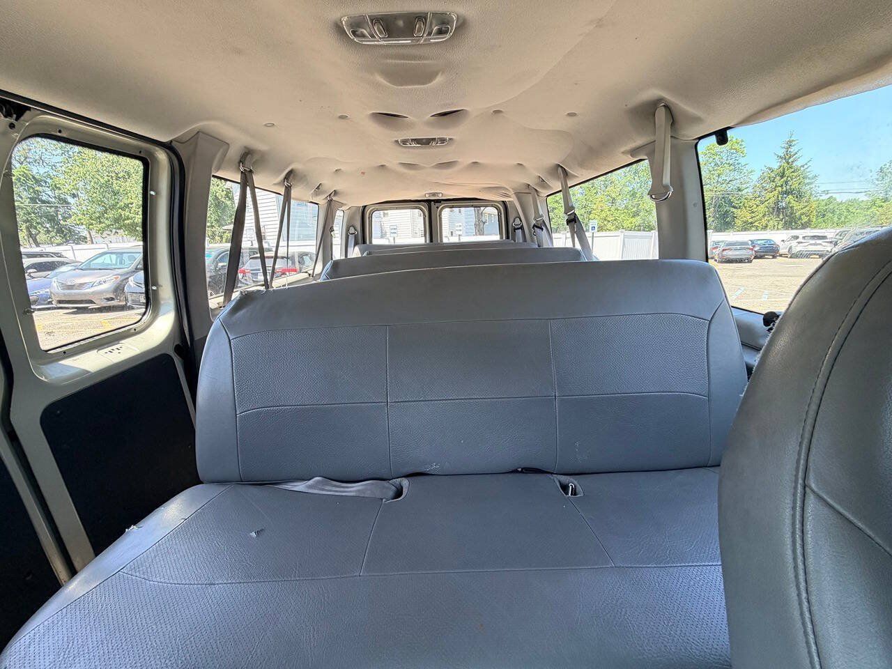 Used 2006 Ford E-350 and Econoline 350 XL RWD image 50