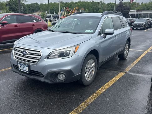 Used 2017 Subaru Outback 2.5i Premium AWD/4WD image 1