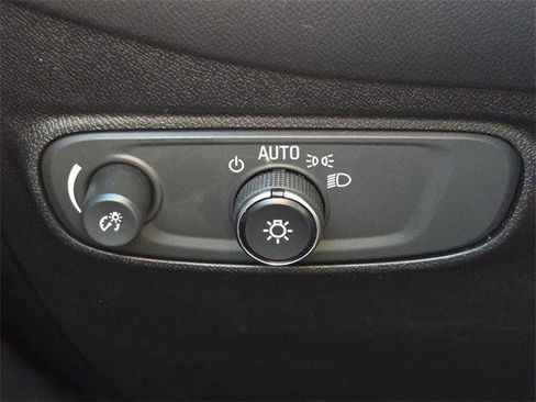 Used 2018 Chevrolet Equinox LT image 21